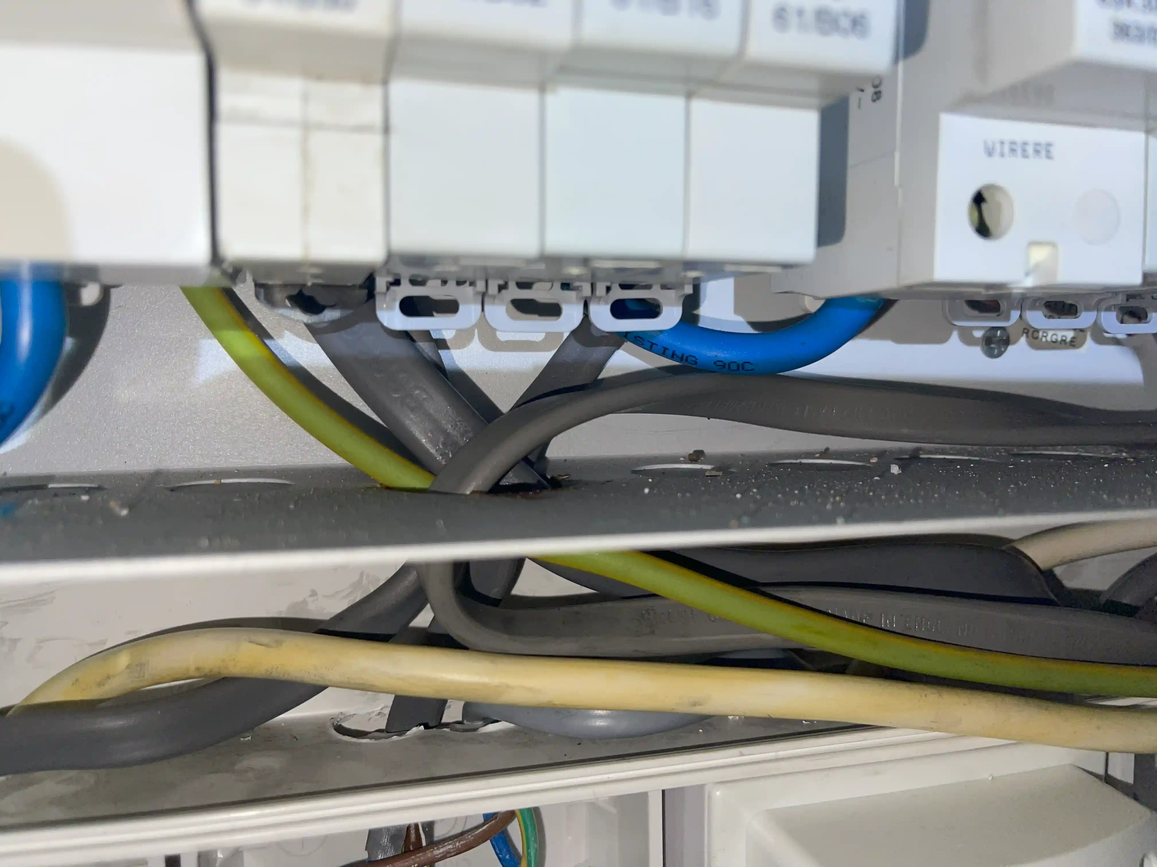 24 Hours Emergency Electrician near West Norwood